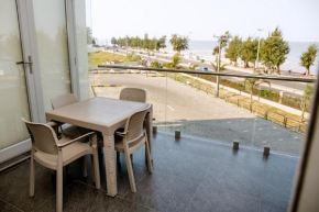 Seaside retreat for urban explorers above Mall